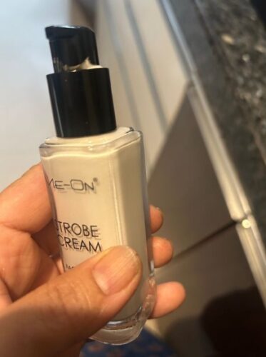ME-ON Strobe Cream Face Primer | Luminous Glow | Hydrating Primer | Oil Free | Natural Radiance Glow | 30ml photo review