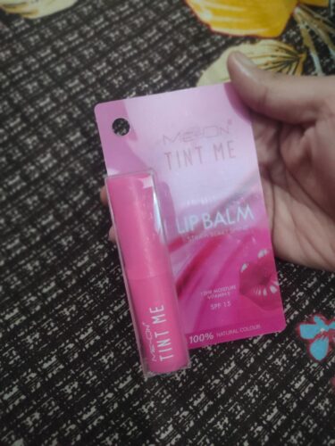 ME-ON TINT ME LIP BALM Strawberry Shine | 12 Hr Moisture | Vitamin E | SPF15 | 100% Natural Colour photo review