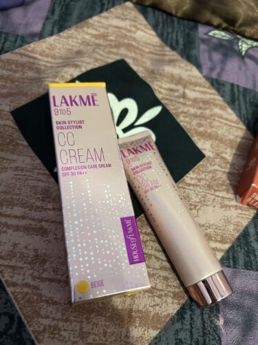 Lakme 9 To 5 SKIN STYLIST Collection CC Cream - 01 BEIGE | SPF 30PA++ | 30g photo review